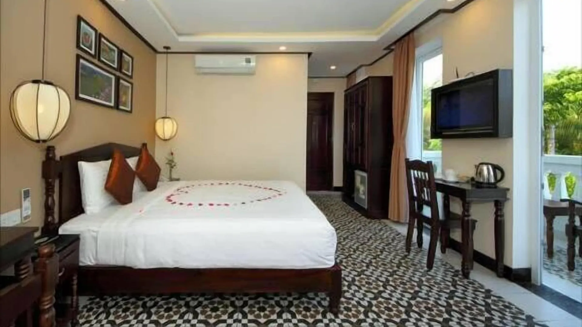 Villa Golden Bell Backpacker Hotel & Pool Bar Hoi An Vietnam