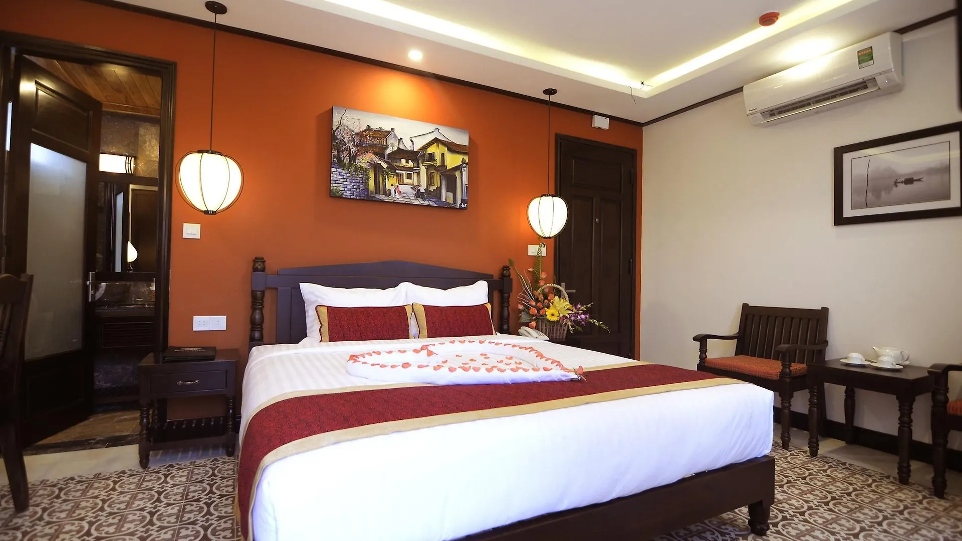 Villa Golden Bell Backpacker Hotel & Pool Bar Hoi An