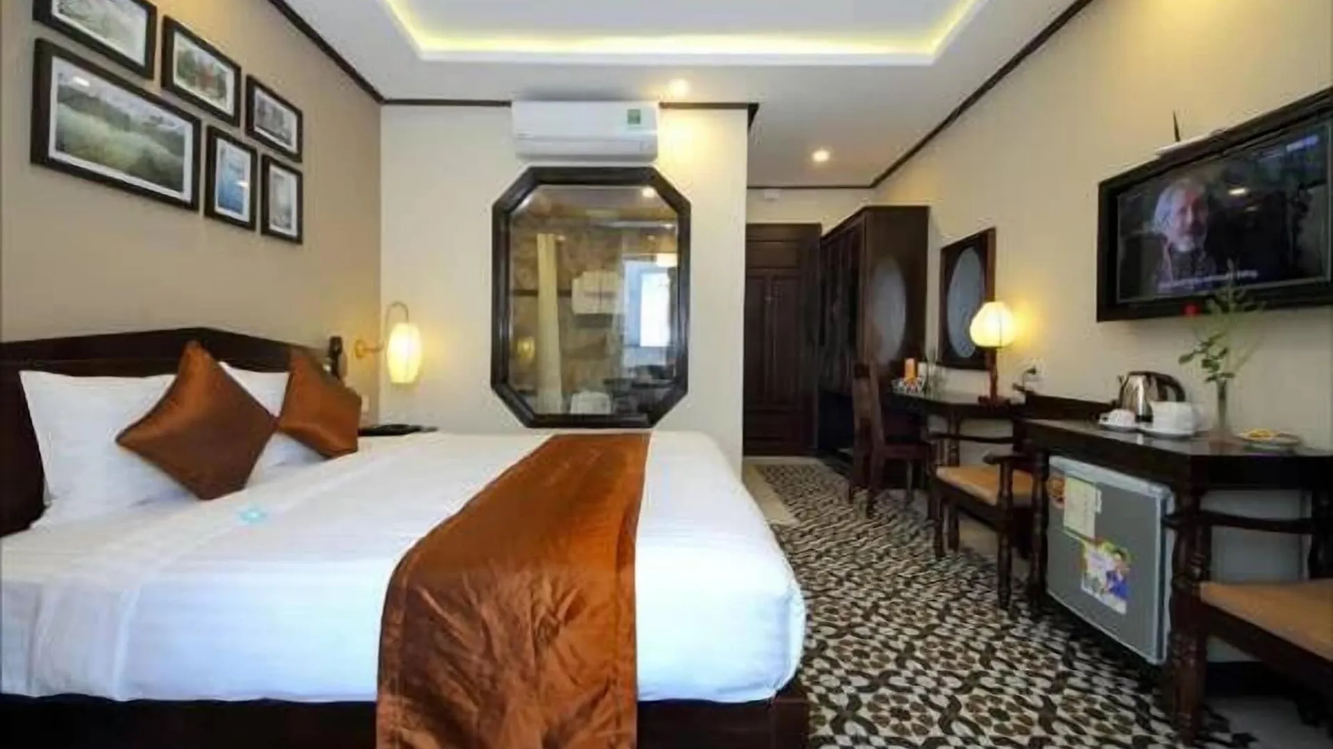 Golden Bell Backpacker Hotel & Pool Bar Hoi An