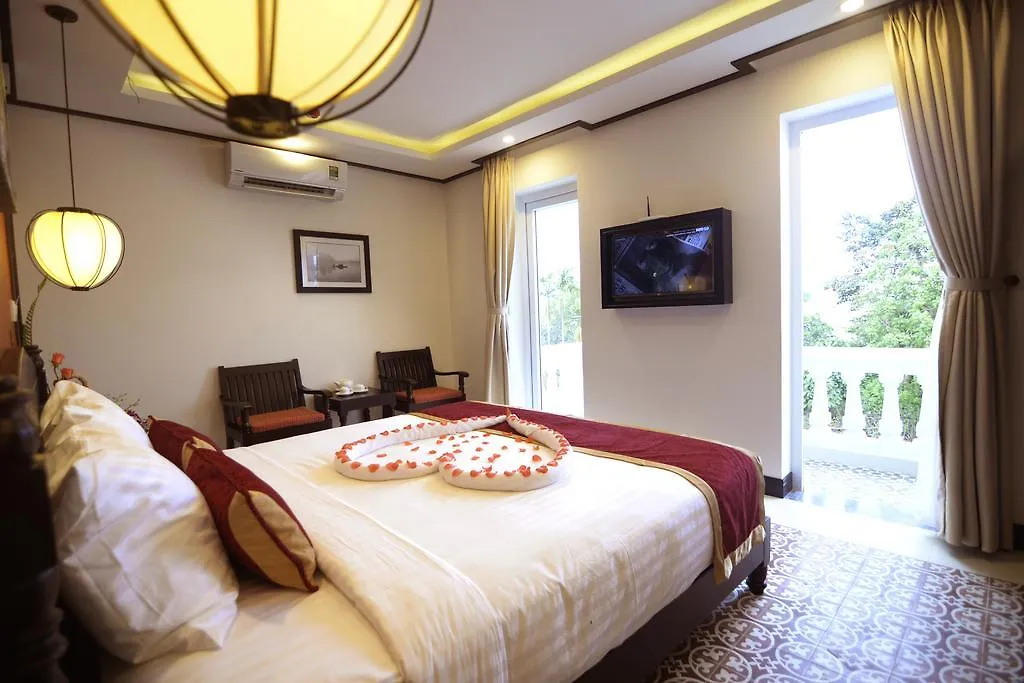 Villa Golden Bell Backpacker Hotel & Pool Bar Hoi An