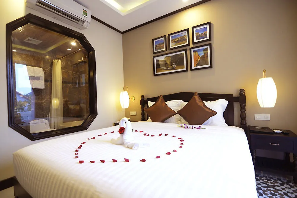 Villa Golden Bell Backpacker Hotel & Pool Bar Hoi An