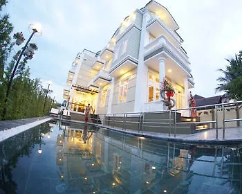 Villa Golden Bell Backpacker Hotel & Pool Bar Hoi An