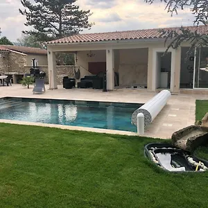 Au Milieu Des Piboules De Provence. Villa LʼIsle-sur-la-Sorgue