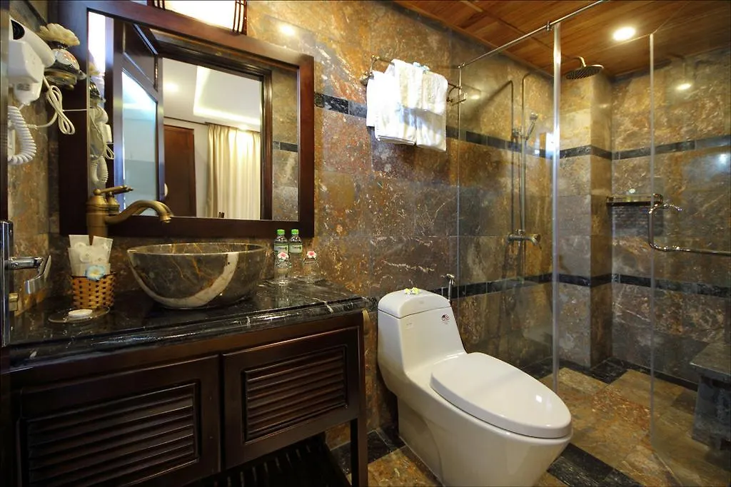 Villa Golden Bell Backpacker Hotel & Pool Bar Hoi An